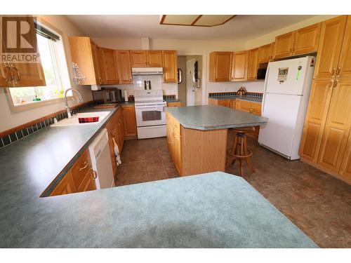 3185 Ward Road, Grand Forks, BC - Indoor Photo Showing Kitchen With Double Sink