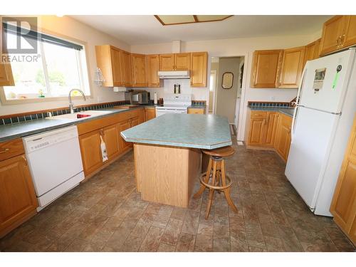 3185 Ward Road, Grand Forks, BC - Indoor Photo Showing Kitchen