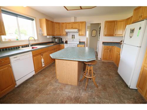 3185 Ward Road, Grand Forks, BC - Indoor Photo Showing Kitchen