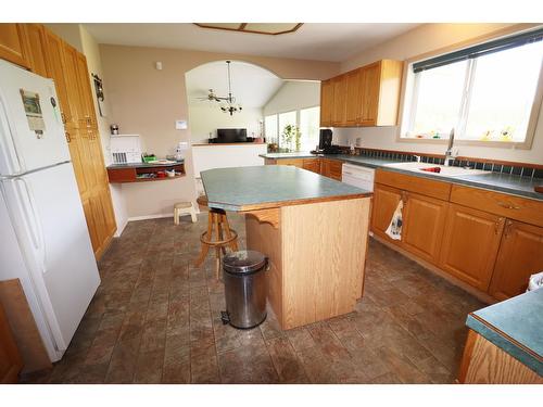 3185 Ward Road, Grand Forks, BC - Indoor Photo Showing Kitchen With Double Sink