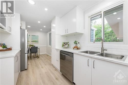 1498 Queenswood Crescent, Ottawa, ON - Indoor Photo Showing Kitchen With Double Sink With Upgraded Kitchen