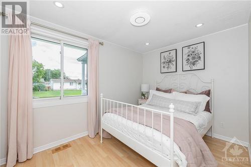 1498 Queenswood Crescent, Ottawa, ON - Indoor Photo Showing Bedroom