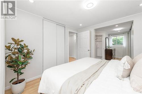 1498 Queenswood Crescent, Ottawa, ON - Indoor Photo Showing Bedroom