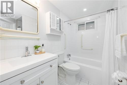 1498 Queenswood Crescent, Ottawa, ON - Indoor Photo Showing Bathroom