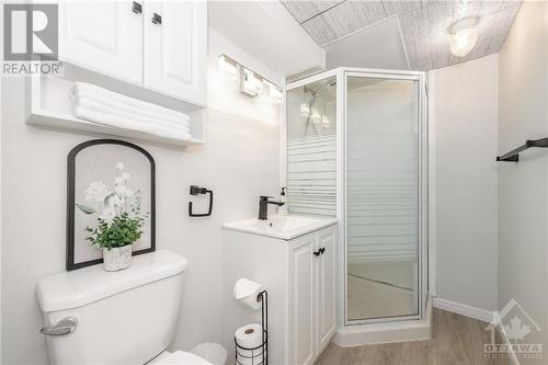 1498 Queenswood Crescent, Ottawa, ON - Indoor Photo Showing Bathroom