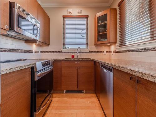 302-751 Goldstream Ave, Langford, BC - Indoor Photo Showing Kitchen