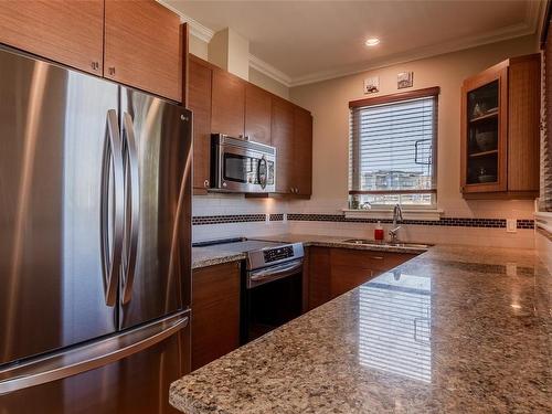 302-751 Goldstream Ave, Langford, BC - Indoor Photo Showing Kitchen