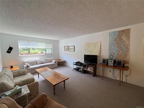 207-651 Maquinna Dr, Tahsis, BC - Indoor Photo Showing Living Room