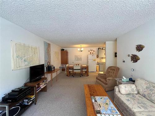 207-651 Maquinna Dr, Tahsis, BC - Indoor Photo Showing Living Room