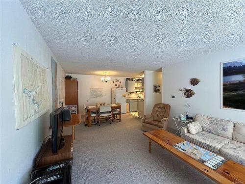 207-651 Maquinna Dr, Tahsis, BC - Indoor Photo Showing Living Room