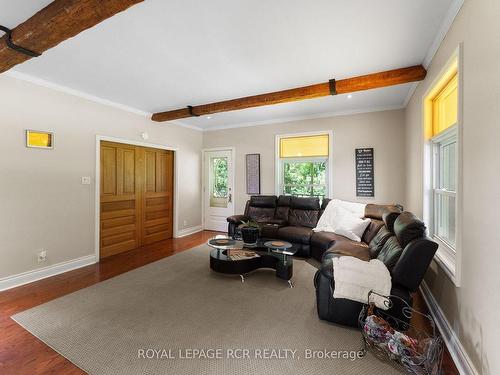 4962 Third Line, Erin, ON - Indoor Photo Showing Living Room