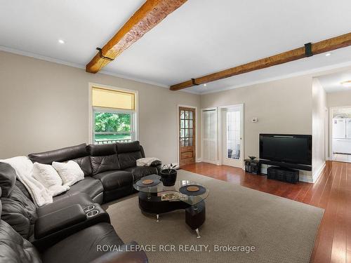 4962 Third Line, Erin, ON - Indoor Photo Showing Living Room