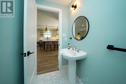 11 Eilber Street, Lambton Shores (Grand Bend), ON - Indoor Photo Showing Bathroom