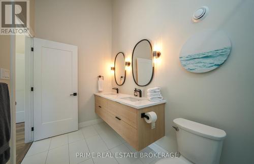 11 Eilber Street, Lambton Shores (Grand Bend), ON - Indoor Photo Showing Bathroom