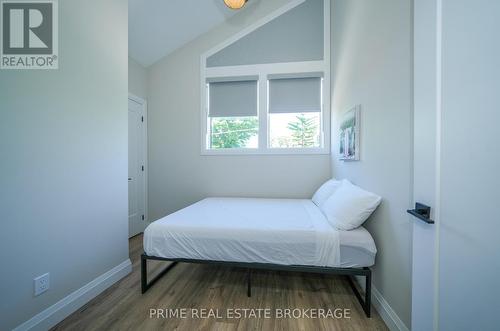 11 Eilber Street, Lambton Shores (Grand Bend), ON - Indoor Photo Showing Bedroom