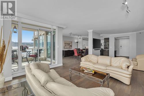 1152 Sunset Drive Unit# 1201, Kelowna, BC - Indoor Photo Showing Living Room