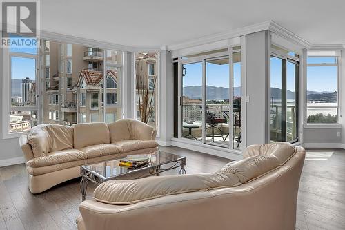 1152 Sunset Drive Unit# 1201, Kelowna, BC - Indoor Photo Showing Living Room