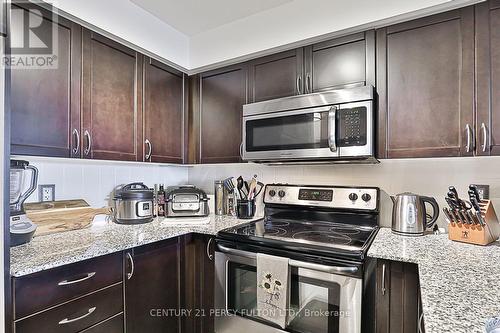 409 - 75 King William Crescent, Richmond Hill, ON - Indoor Photo Showing Kitchen With Upgraded Kitchen