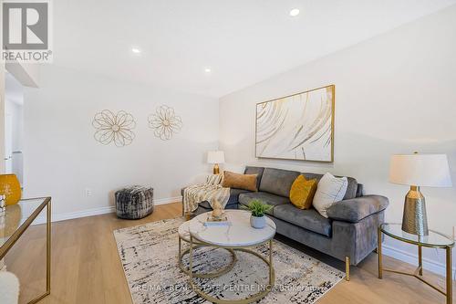 152 Howard Crescent, Orangeville, ON - Indoor Photo Showing Living Room