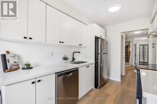 152 Howard Crescent, Orangeville, ON - Indoor Photo Showing Kitchen With Stainless Steel Kitchen