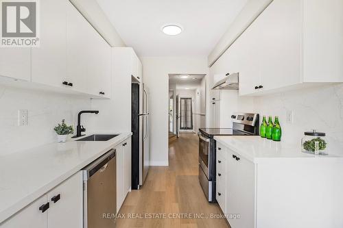 152 Howard Crescent, Orangeville, ON - Indoor Photo Showing Kitchen