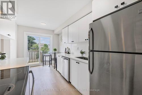 152 Howard Crescent, Orangeville, ON - Indoor Photo Showing Kitchen With Stainless Steel Kitchen With Upgraded Kitchen