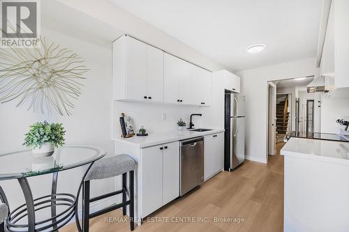 152 Howard Crescent, Orangeville, ON - Indoor Photo Showing Kitchen