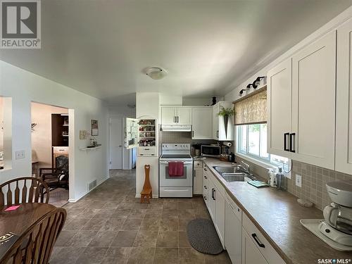 302 3Rd Avenue E, Assiniboia, SK - Indoor Photo Showing Kitchen With Double Sink