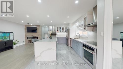 38 Whitbread Crescent, Toronto, ON - Indoor Photo Showing Kitchen With Upgraded Kitchen