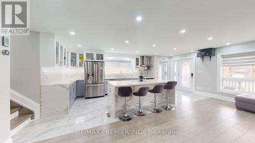 38 Whitbread Crescent, Toronto, ON - Indoor Photo Showing Kitchen With Upgraded Kitchen