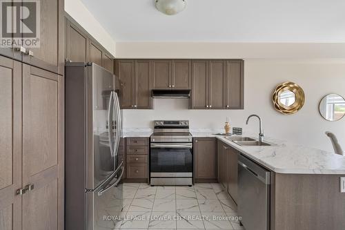 226 Explorer Way, Thorold, ON - Indoor Photo Showing Kitchen With Double Sink