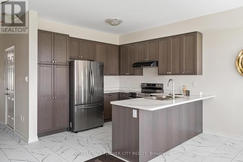 226 Explorer Way, Thorold, ON - Indoor Photo Showing Kitchen With Double Sink