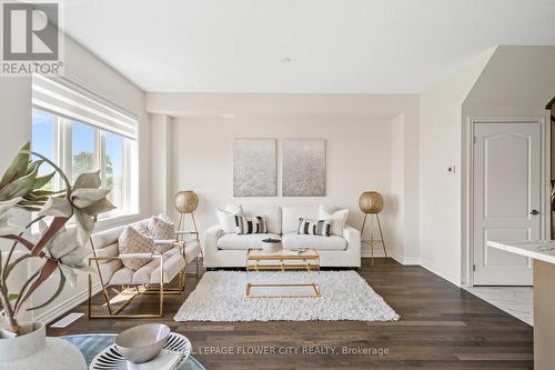 226 Explorer Way, Thorold, ON - Indoor Photo Showing Living Room