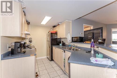 310 Central Park Drive Unit#6A, Ottawa, ON - Indoor Photo Showing Kitchen With Double Sink