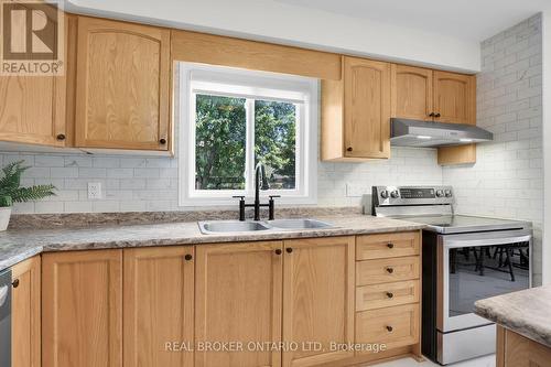 3262 Maidstone Lane, London, ON - Indoor Photo Showing Kitchen With Double Sink