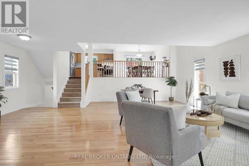 3262 Maidstone Lane, London, ON - Indoor Photo Showing Living Room