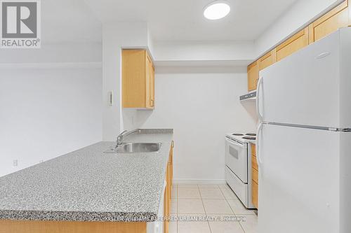 1002 - 155 Beecroft Road, Toronto, ON - Indoor Photo Showing Kitchen