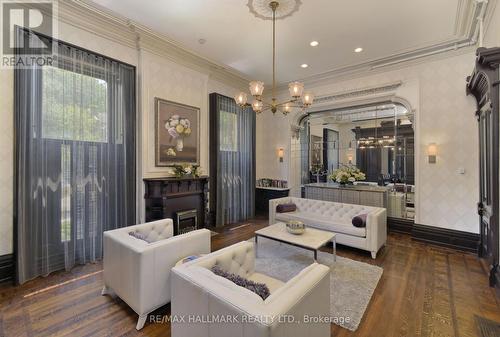 908 - 28 Linden Street, Toronto, ON - Indoor Photo Showing Living Room