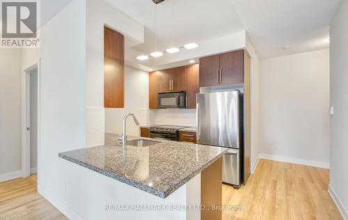 908 - 28 Linden Street, Toronto, ON - Indoor Photo Showing Kitchen