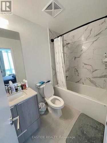 203 - 36 Forest Manor Road, Toronto, ON - Indoor Photo Showing Bathroom