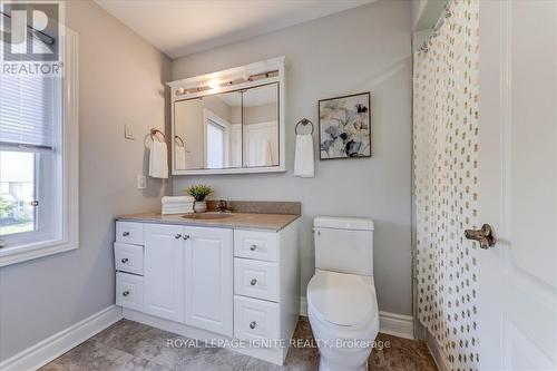 10 Remion Crescent, Uxbridge, ON - Indoor Photo Showing Bathroom