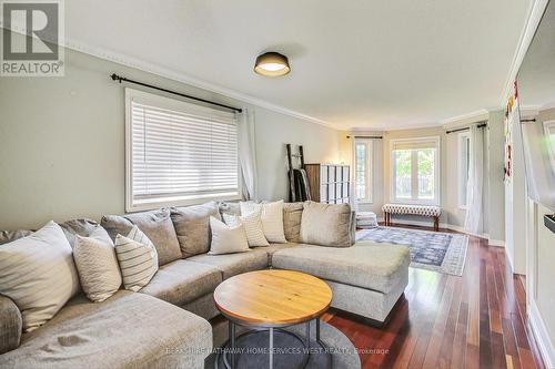 99 Holly Meadow Road, Barrie, ON - Indoor Photo Showing Living Room