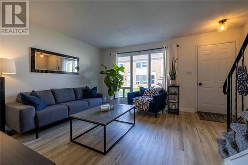 847 Ross Avenue Unit# 5, Sarnia, ON - Indoor Photo Showing Living Room