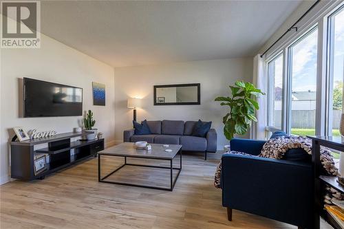 847 Ross Avenue Unit# 5, Sarnia, ON - Indoor Photo Showing Living Room