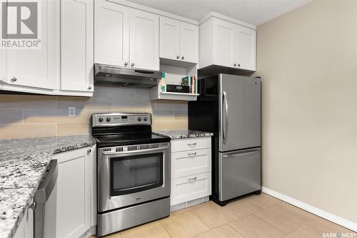 2834 Regina Avenue, Regina, SK - Indoor Photo Showing Kitchen With Stainless Steel Kitchen