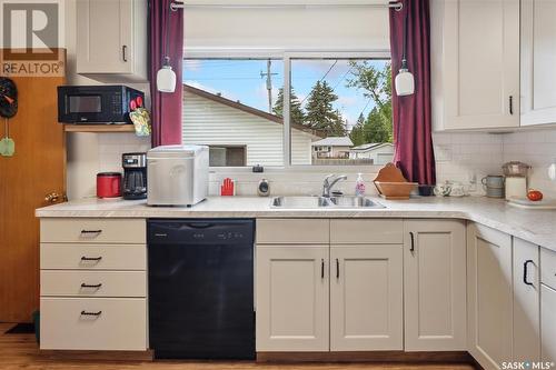 2204 Preston Avenue S, Saskatoon, SK - Indoor Photo Showing Kitchen With Double Sink