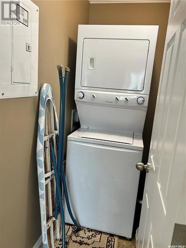 101 120 Wells Avenue E, Langenburg, SK - Indoor Photo Showing Laundry Room