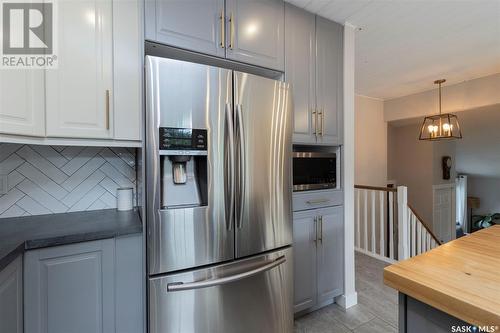 2708 Maceachern Avenue, Saskatoon, SK - Indoor Photo Showing Kitchen With Stainless Steel Kitchen