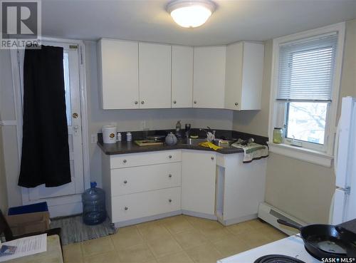 524 & 526 4Th Avenue N, Saskatoon, SK - Indoor Photo Showing Kitchen