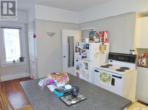 524 & 526 4Th Avenue N, Saskatoon, SK - Indoor Photo Showing Kitchen